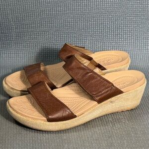 Crocs A-Leigh Wedge Leather Sandals Women’s Size 8‎ Adjustable Straps Comfy